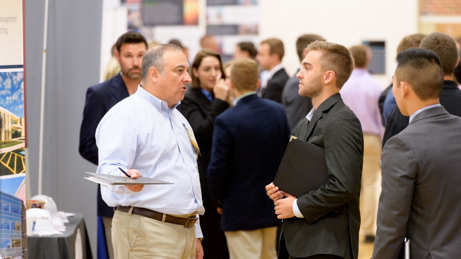 Nearly 800 students met representatives from 184 companies.